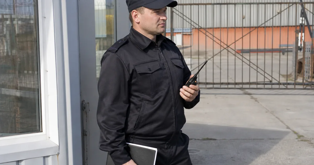 Охранник Минобороны: что за служба по контракту